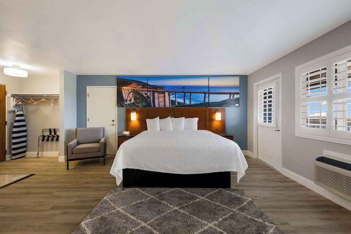 Suite, 1 trĂšs grand lit, non-fumeur | Bureau, espace de travail pour ordinateurs portables