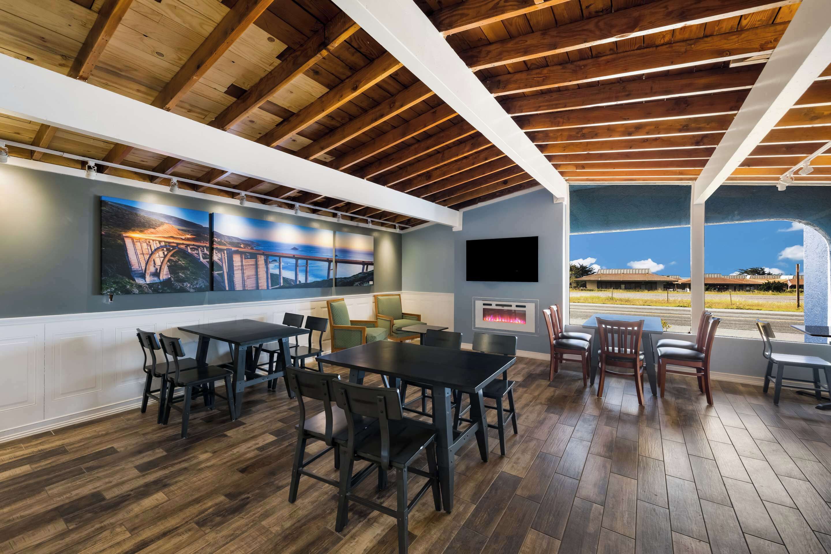 Free daily full breakfast 