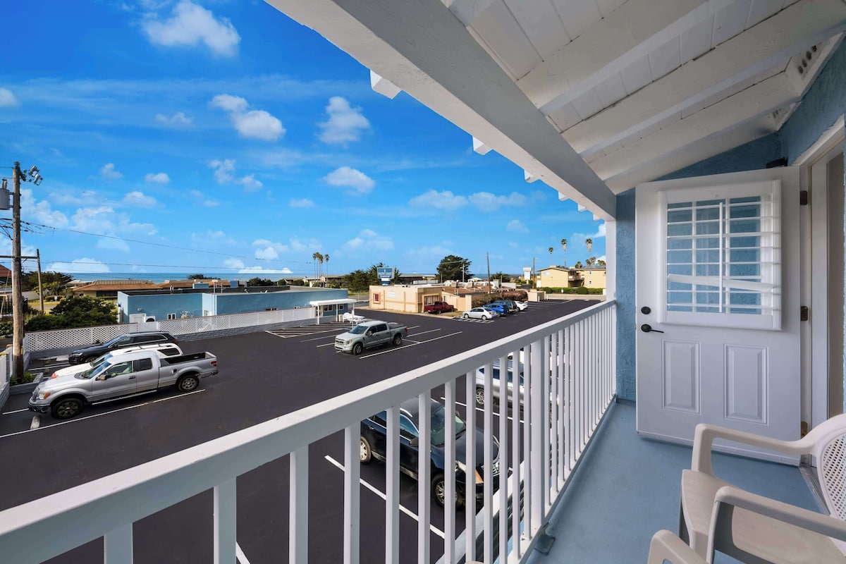 Chambre Standard, 1 trĂšs grand lit, non-fumeur, vue sur lâocĂ©an | Bureau, espace de travail pour ordinateurs portables