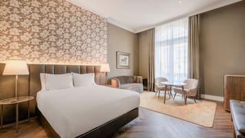 Premium Room, 1 Queen Bed | Hypo-allergenic bedding, minibar, in-room safe, individually decorated