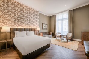 Hypo-allergenic bedding, minibar, in-room safe, individually decorated