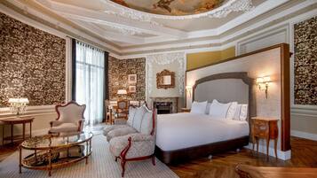 Hypo-allergenic bedding, minibar, in-room safe, individually decorated