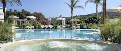 Couples treatment room(s), sauna, hot tub, steam room