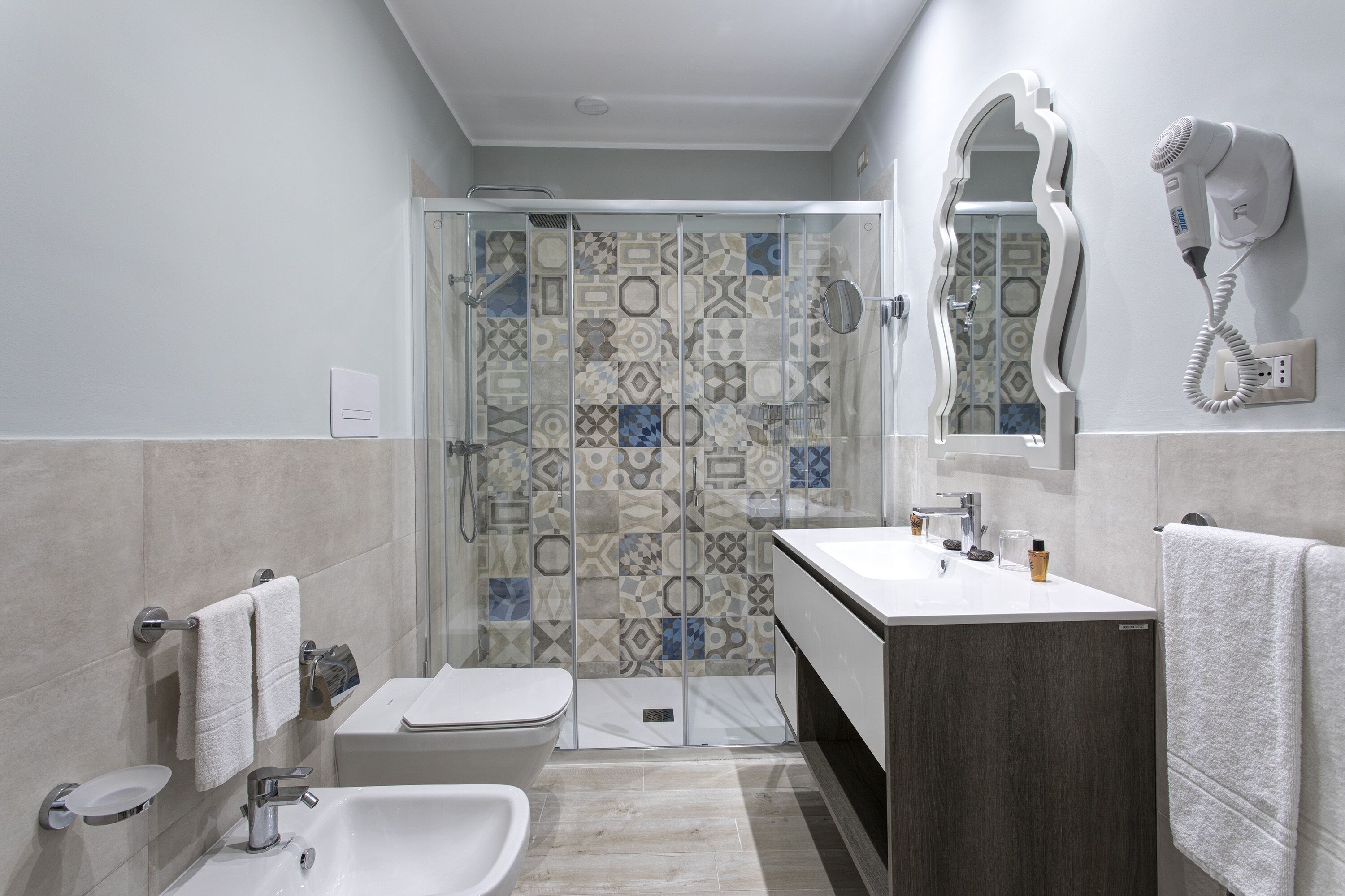 shower, rainfall showerhead, free toiletries, hair dryer