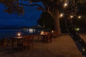 Breakfast, lunch, dinner served; international cuisine, beach views