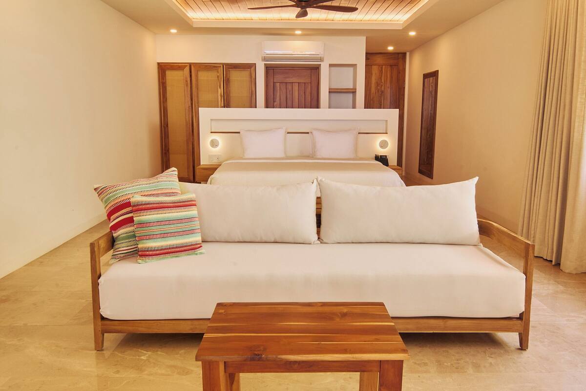 1 bedroom, down duvets, pillow-top beds, in-room safe