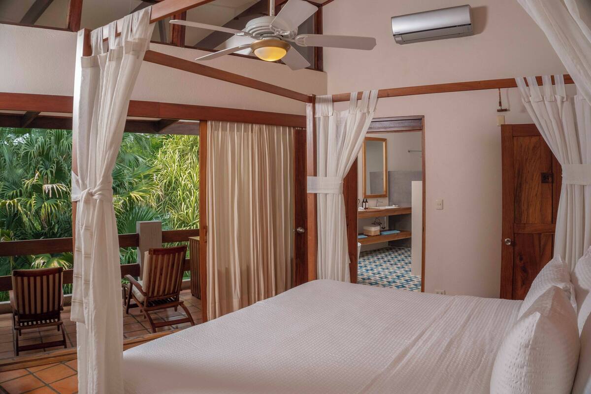 Suite, 4 Bedrooms