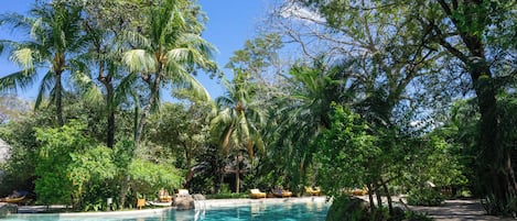 Außenpool, Liegestühle