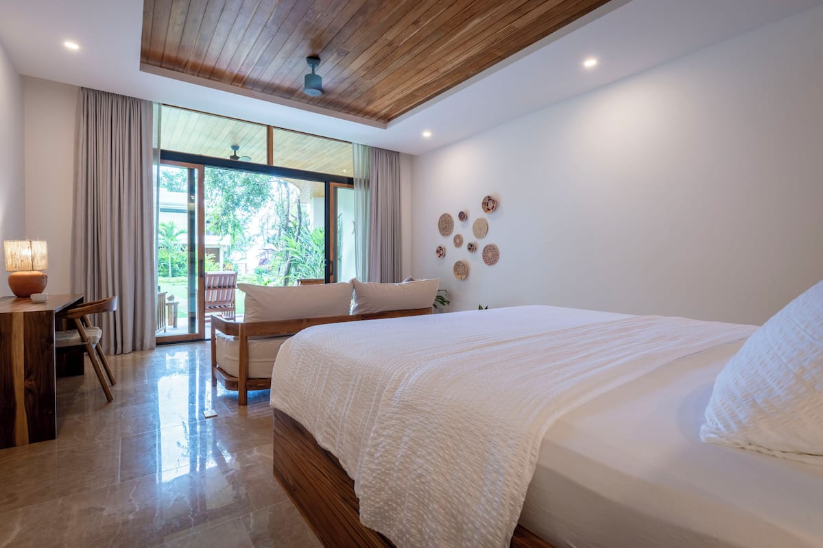 Comfort Suite Terrace | Down duvets, pillow-top beds, in-room safe, desk