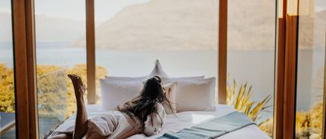 Kahden hengen luksushuone, 1 makuuhuone, poreamme, jÀrvinÀköala | Egyptinpuuvillaiset lakanat, untuvapeitot, minibaari