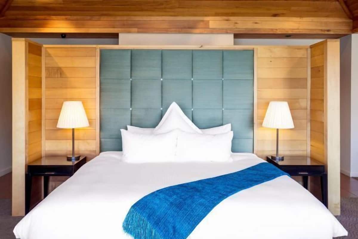 Egyptian cotton sheets, minibar, in-room safe, desk