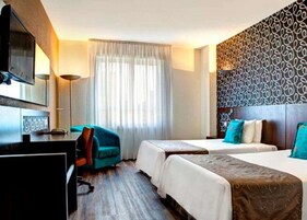 Minibar, caja fuerte, escritorio y sistema de insonorización