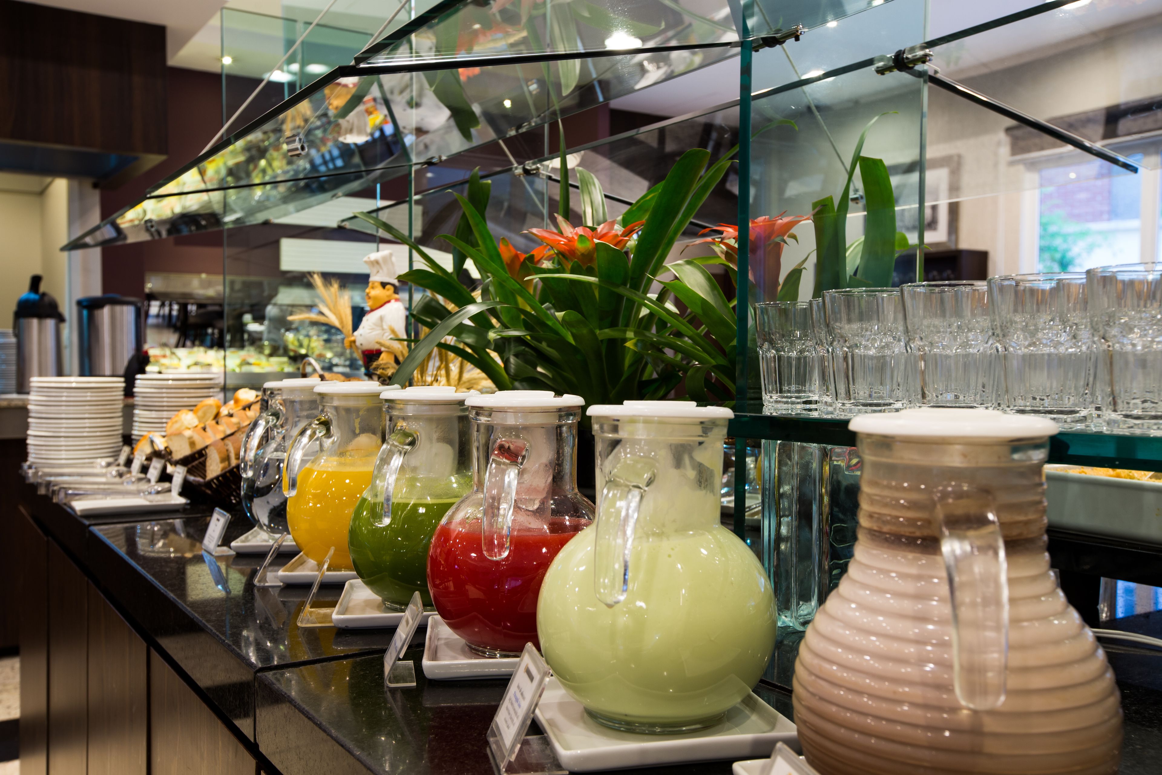 Petit déjeuner buffet servi tous les jours en supplément