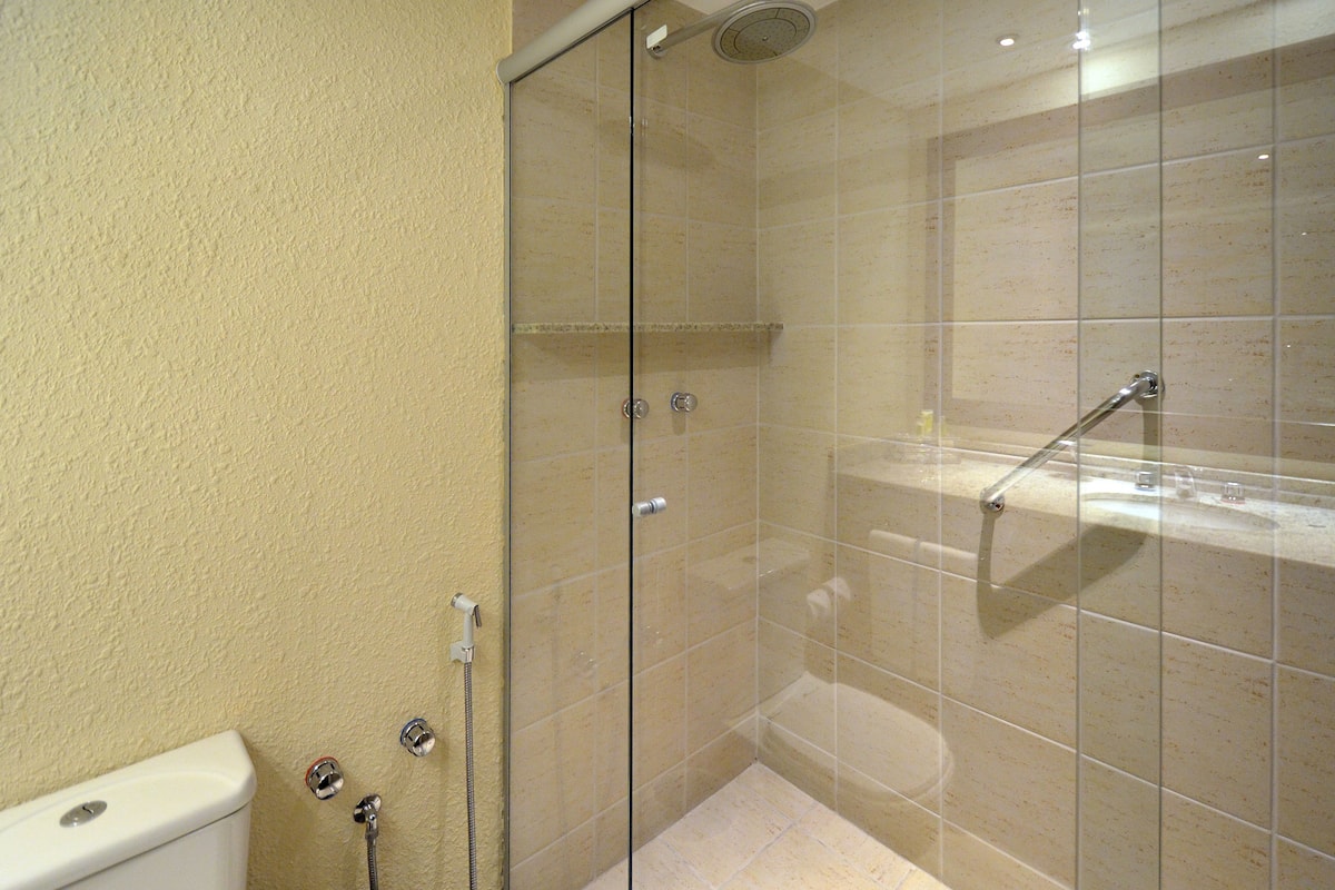 business room | bathroom shower