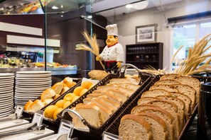 Tägliches Frühstücksbuffet gegen Gebühr