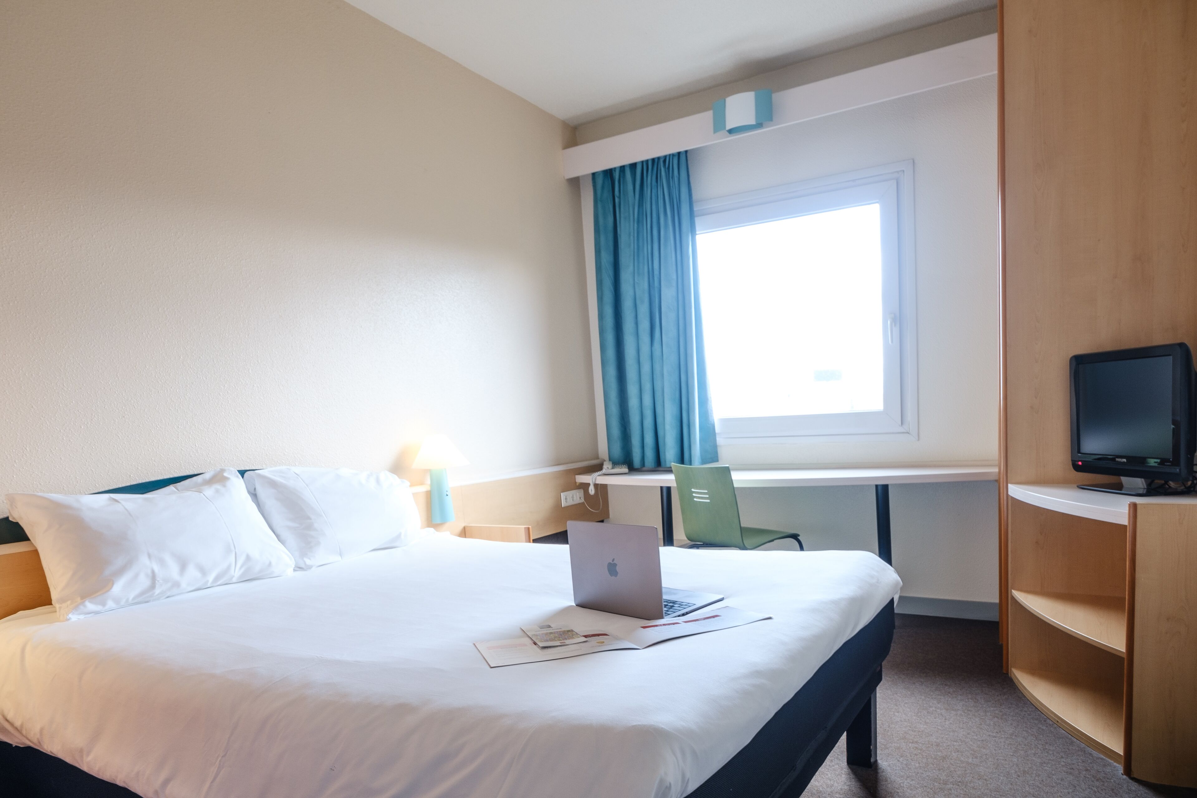 in-room safe, desk, soundproofing, free wifi