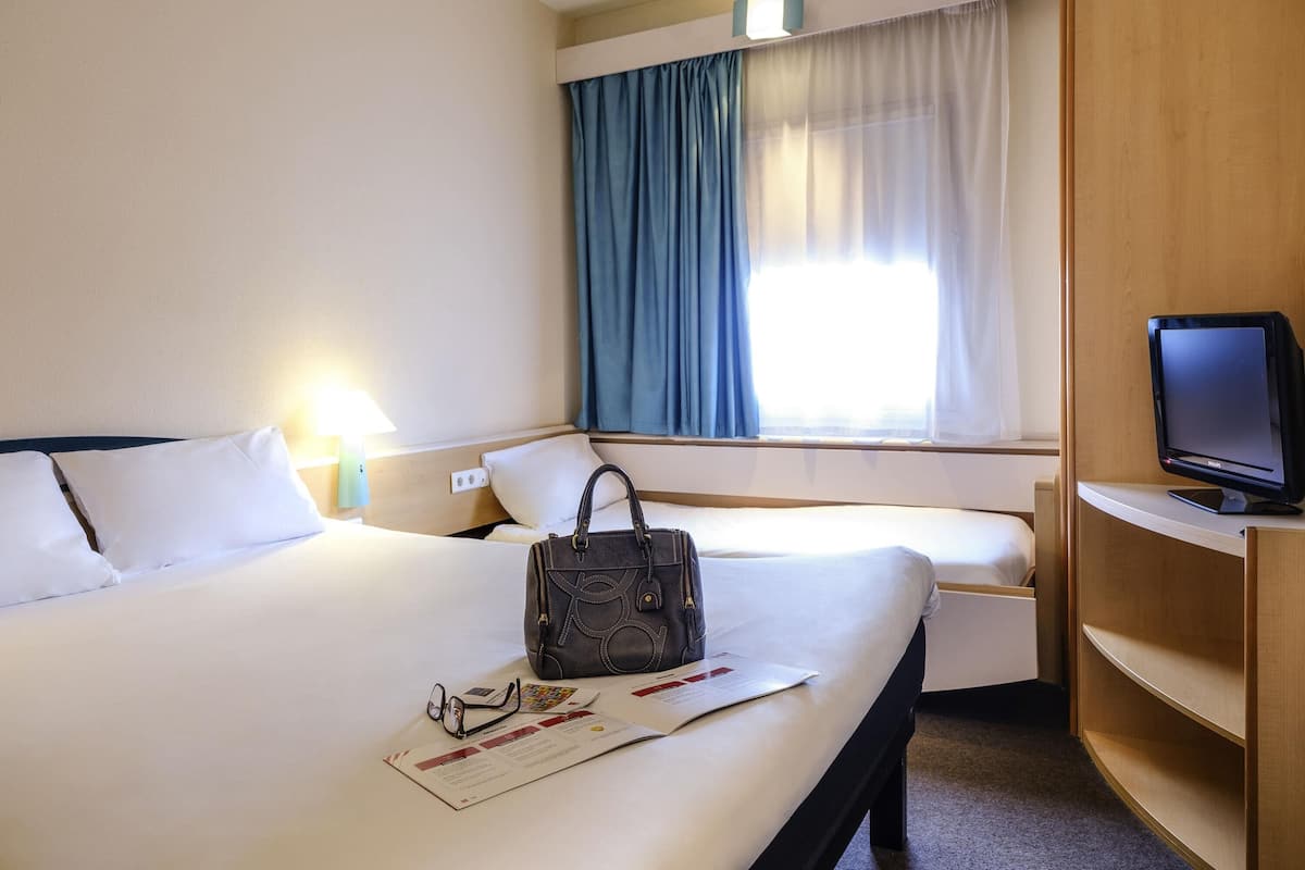 Standard Double Room, Multiple Beds | In-room safe, desk, soundproofing, free WiFi