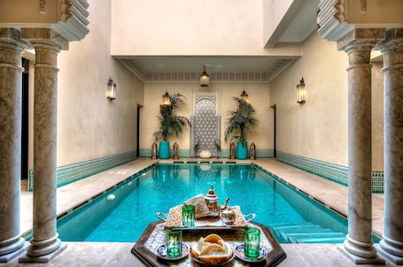 Outdoor pool. Riad Kniza