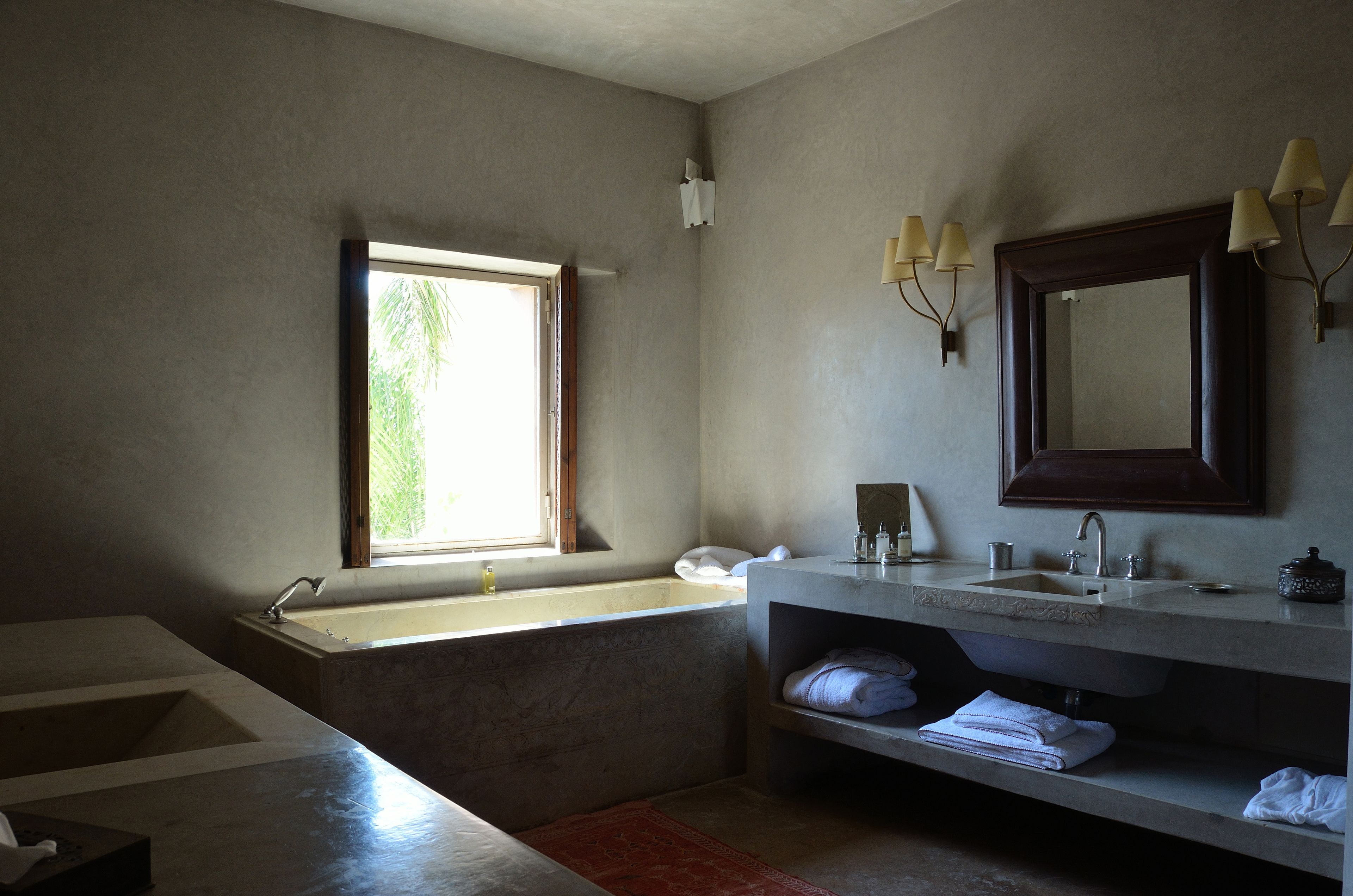 Large Harim | Bathroom | Separate tub and shower, designer toiletries, hair dryer, bathrobes