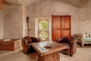 La Tour | Premium bedding, minibar, in-room safe, desk
