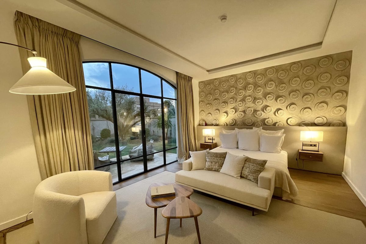 Traditional-Suite