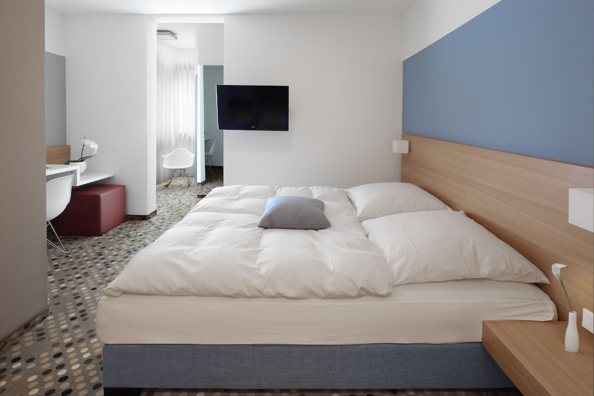 double room | 1 bedroom, premium bedding, down duvets, in-room safe