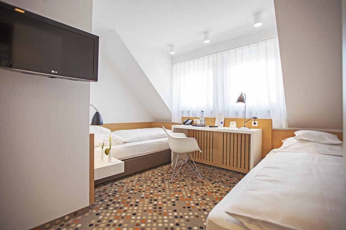 double room | 1 bedroom, premium bedding, down duvets, in-room safe