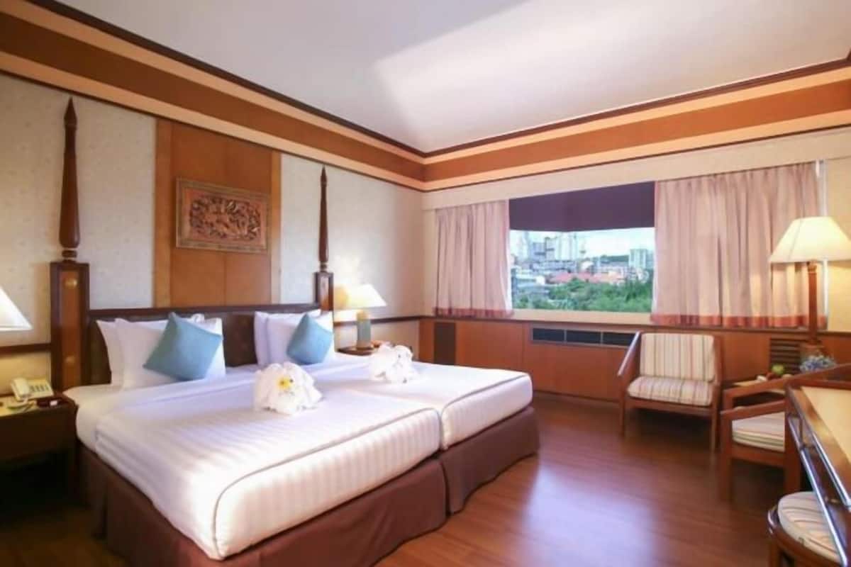 Minibar, caja de seguridad en la habitación, escritorio y camas extra