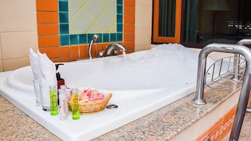 Jacuzzi Suite Room | Minibar, in-room safe, desk, rollaway beds