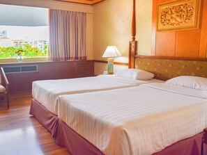 Minibar, in-room safe, desk, rollaway beds - Asia Pattaya Hotel (Pattaya)