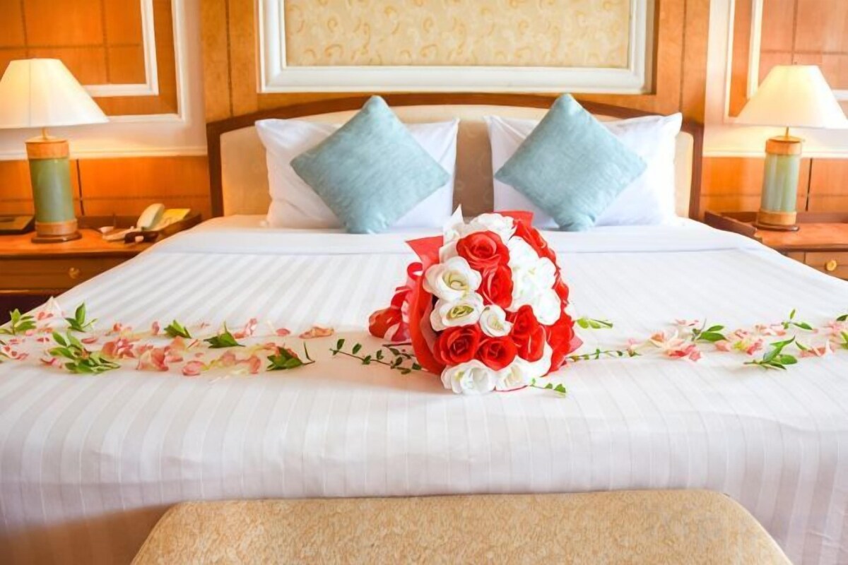 Minibar, in-room safe, desk, rollaway beds (surcharge)
