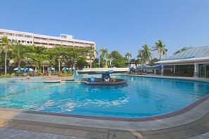 Outdoor pool - Asia Pattaya Hotel (Pattaya)