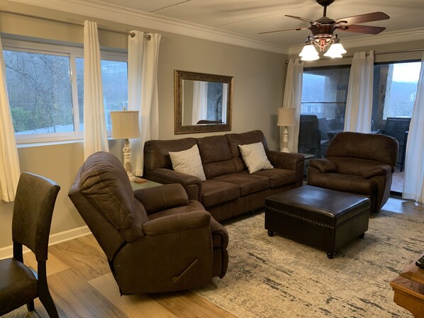 Condo, 2 Bedrooms (612) | Living area | TV, fireplace