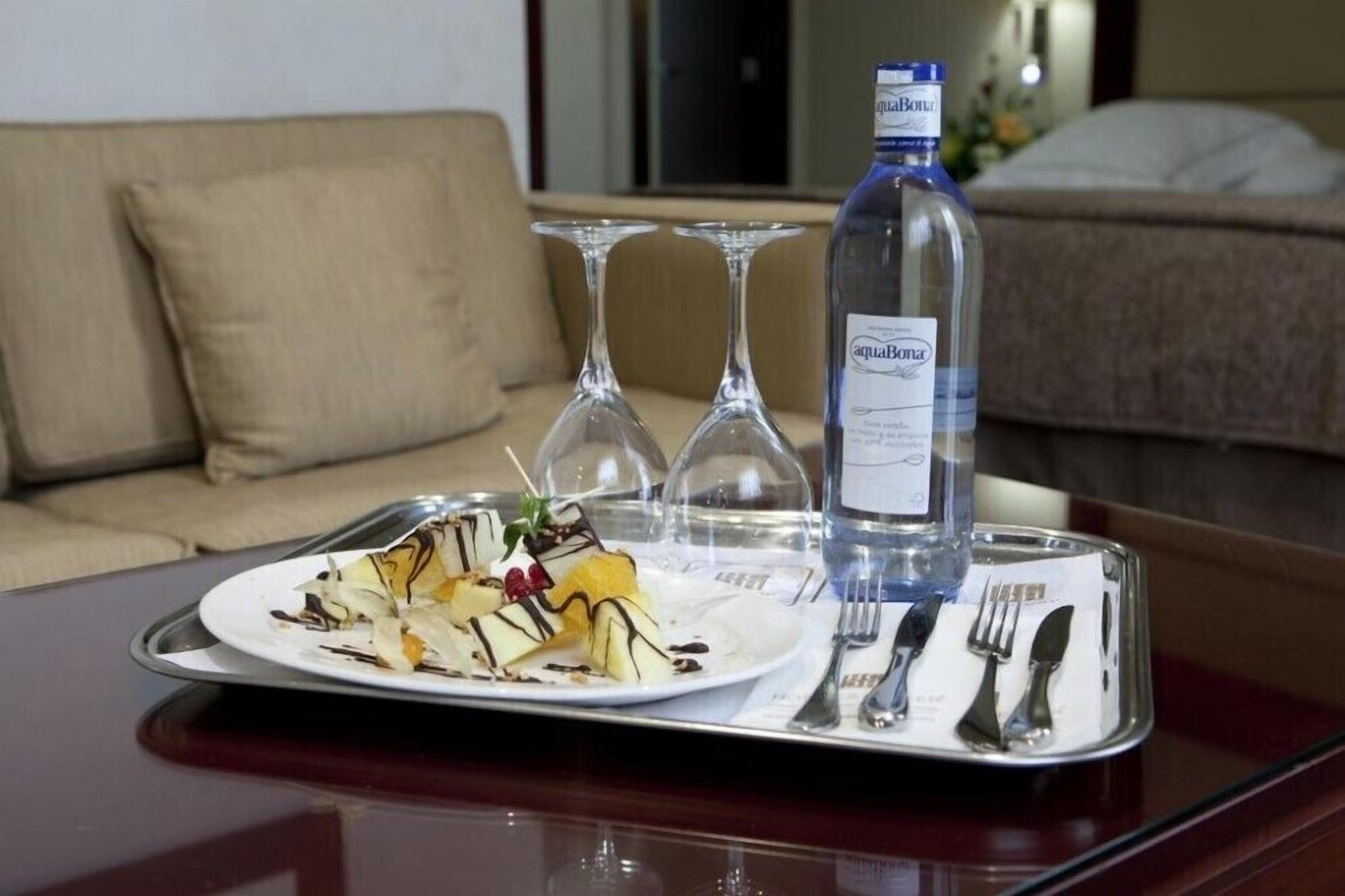 deluxe room, terrace | living area | flat-screen tv