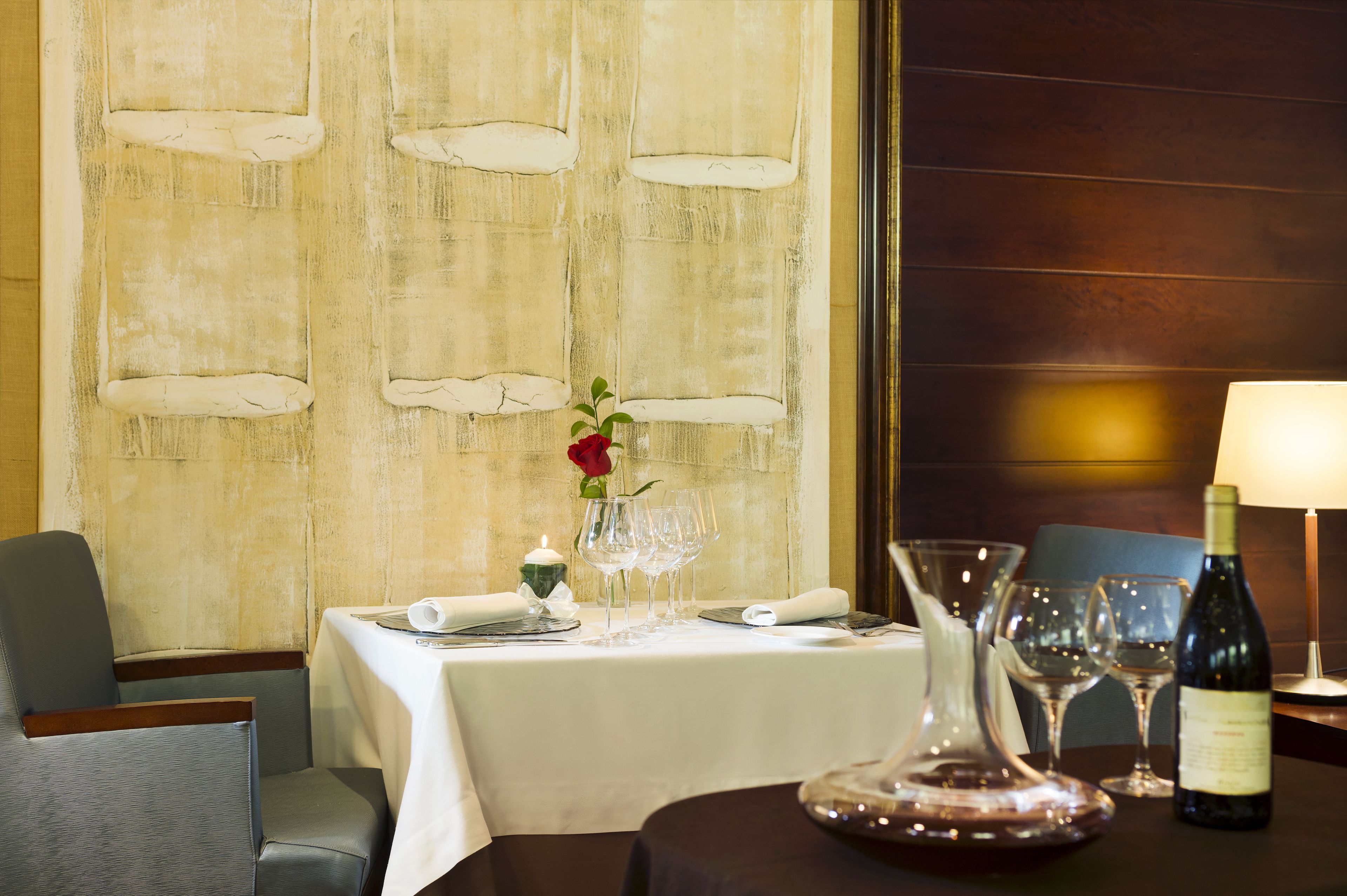 breakfast, lunch and dinner served