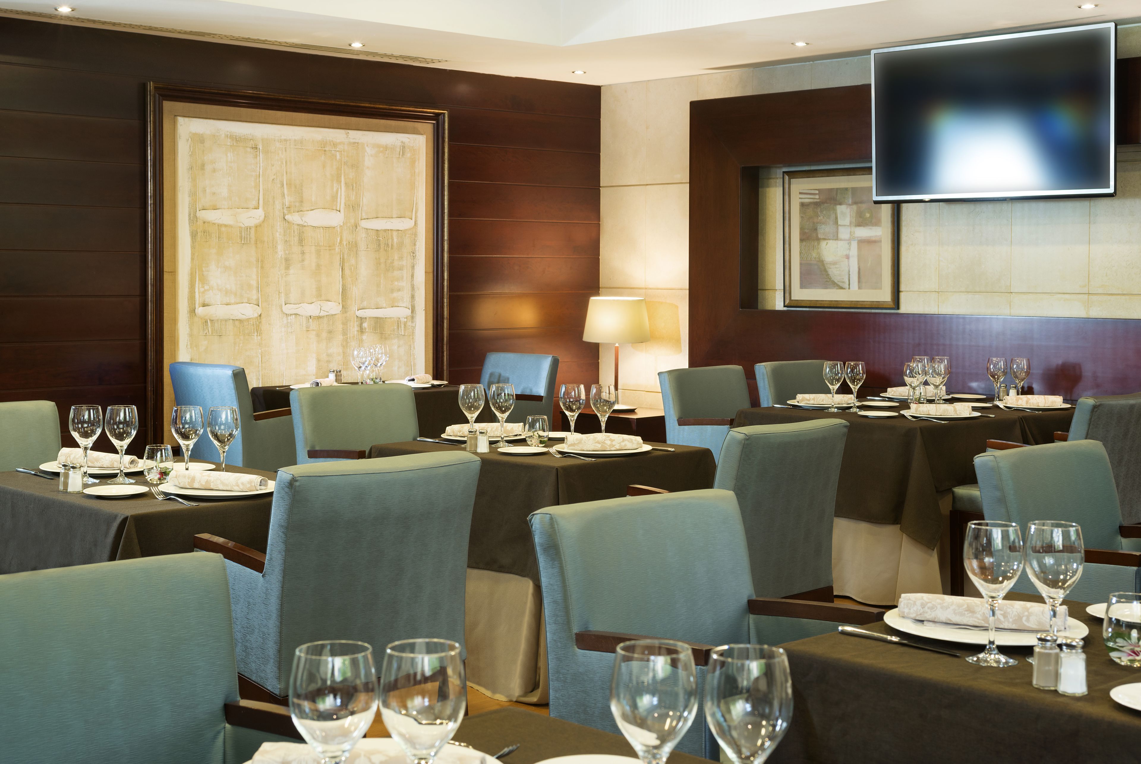 breakfast, lunch and dinner served