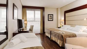 1 chambre, minibar, coffres-forts dans les chambres, bureau
