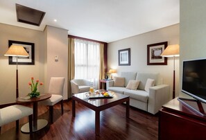 Minibar, in-room safe, desk, laptop workspace - Hotel Valencia Center (Valencia)