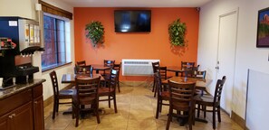 Dining - Howard Johnson by Wyndham Flagstaff University West (Flagstaff)
