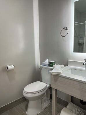 Free toiletries, hair dryer, towels - The Overland Hotel Flagstaff (Flagstaff)