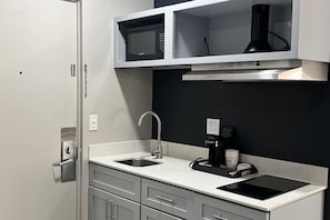 Family Suite, 2 Queen Beds, Non Smoking, Kitchenette | Premium bedding, blackout curtains, free WiFi, bed sheets