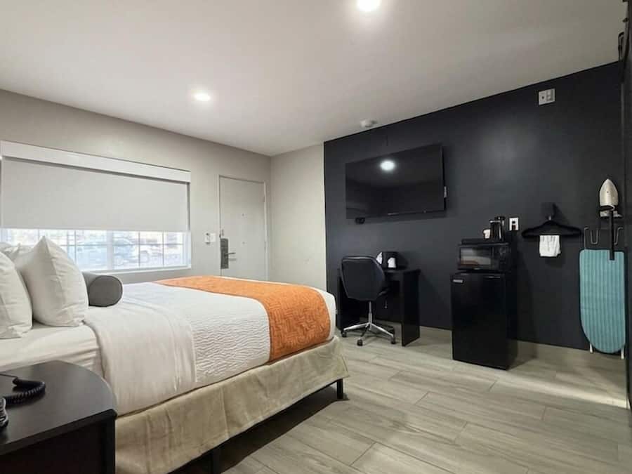 Deluxe-Zimmer (Accessible King) | Hochwertige Bettwaren, Verdunkelungsvorhänge, kostenloses WLAN