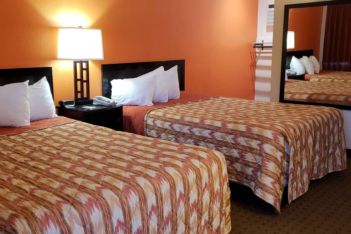 Ropa de cama de alta calidad, cortinas blackout y wifi gratis