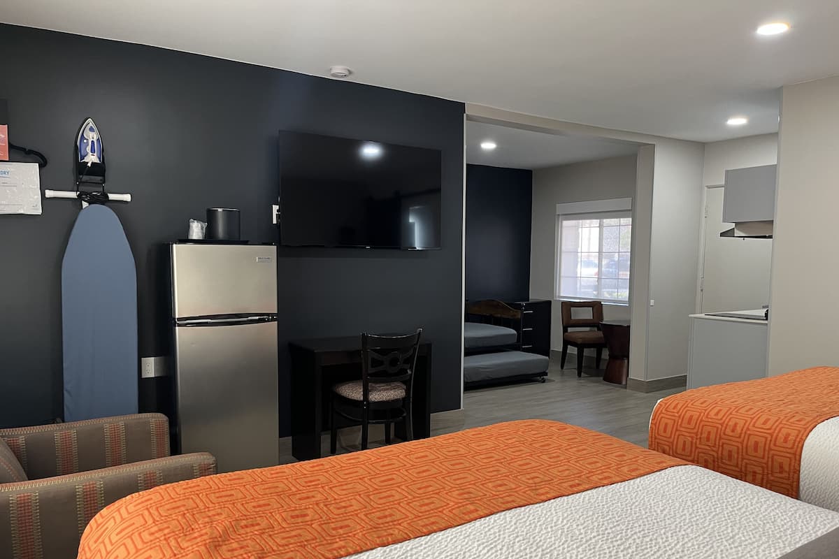 Family Room With Kitchenette | Premium bedding, blackout drapes, free WiFi, bed sheets