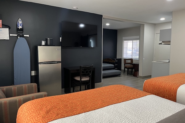 Family Queen Suite with Kitchenette | Egyptian cotton sheets, premium bedding, down comforters, pillowtop beds