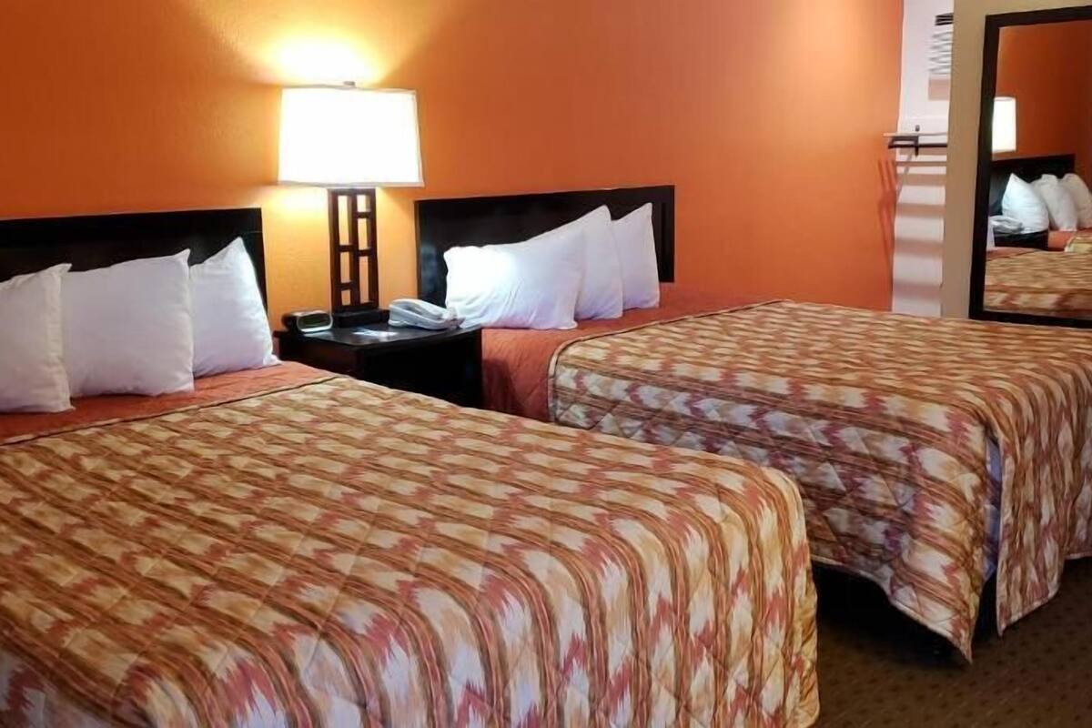 Ropa de cama de alta calidad, cortinas blackout y wifi gratis