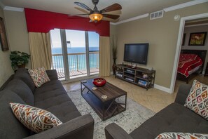 2 Bedroom, 2 Bathroom Condo (Pelican) | Area keluarga | Pemutar DVD