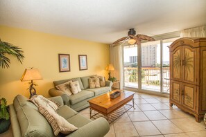 2 Bedroom, 2 Bathroom Condo (Pelican) | Wohnbereich | DVD-Player