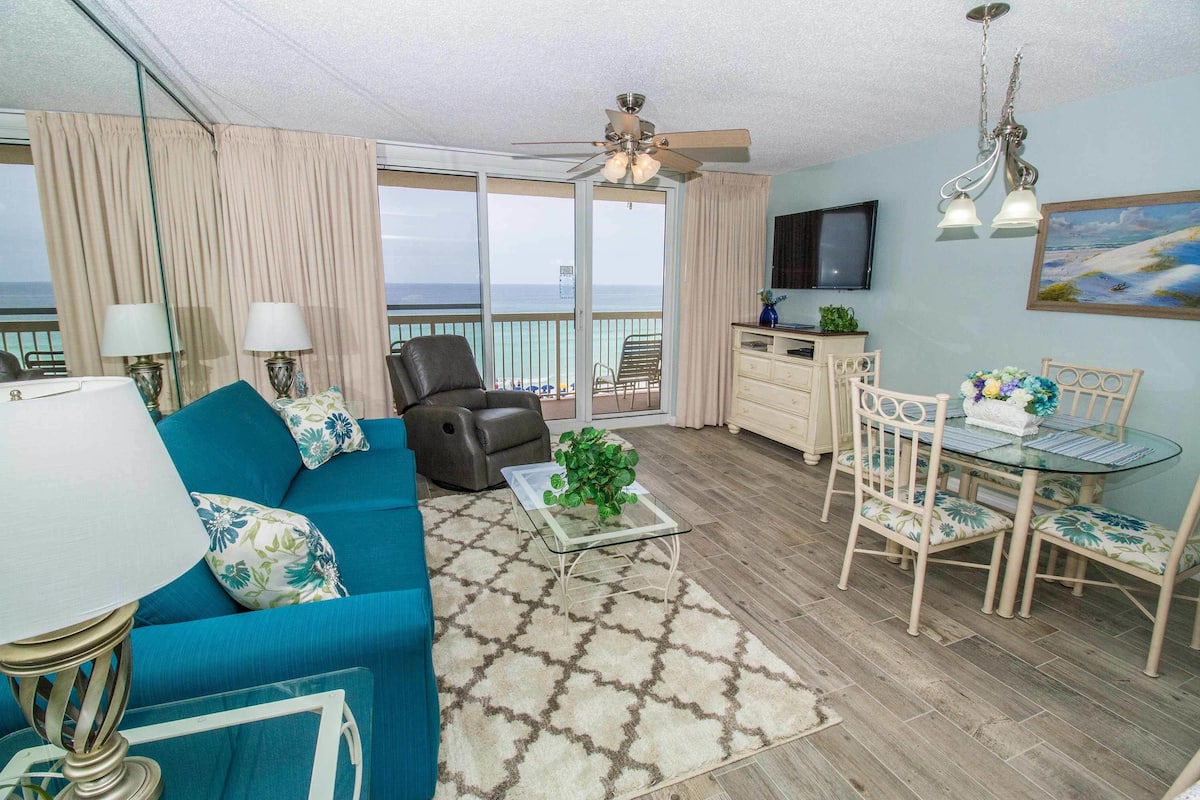 1 Bedroom, 2 Bathroom Condo (Dolphin) | 起居區 |  DVD 播放機