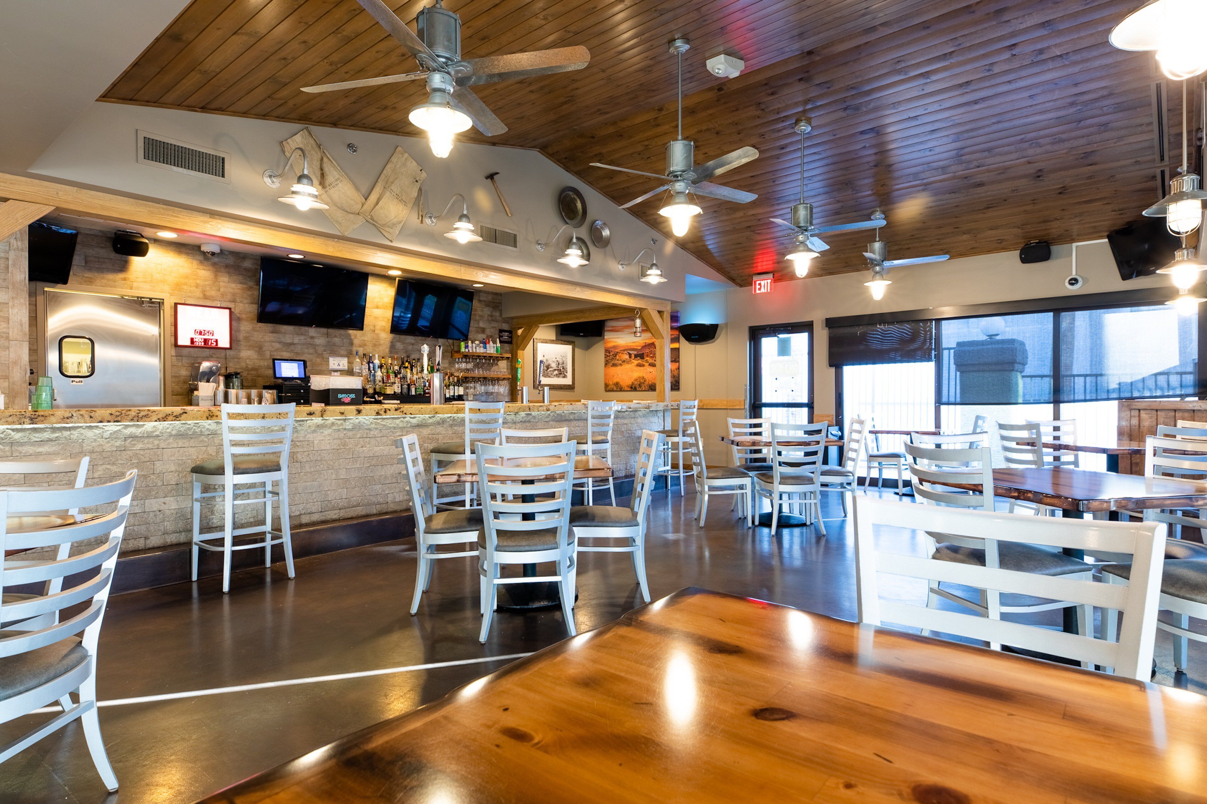 breakfast, lunch, dinner served; american cuisine